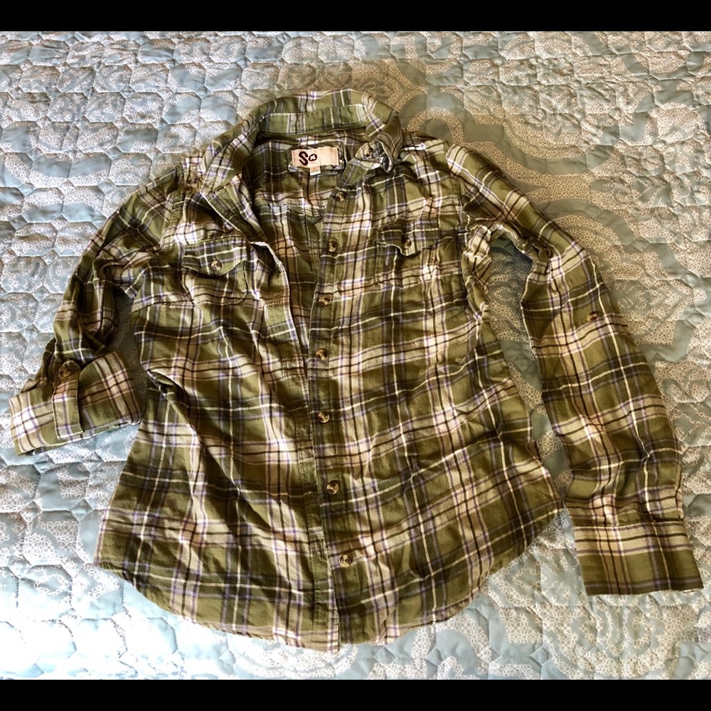 Long-sleeve convertible button down plaid shirt